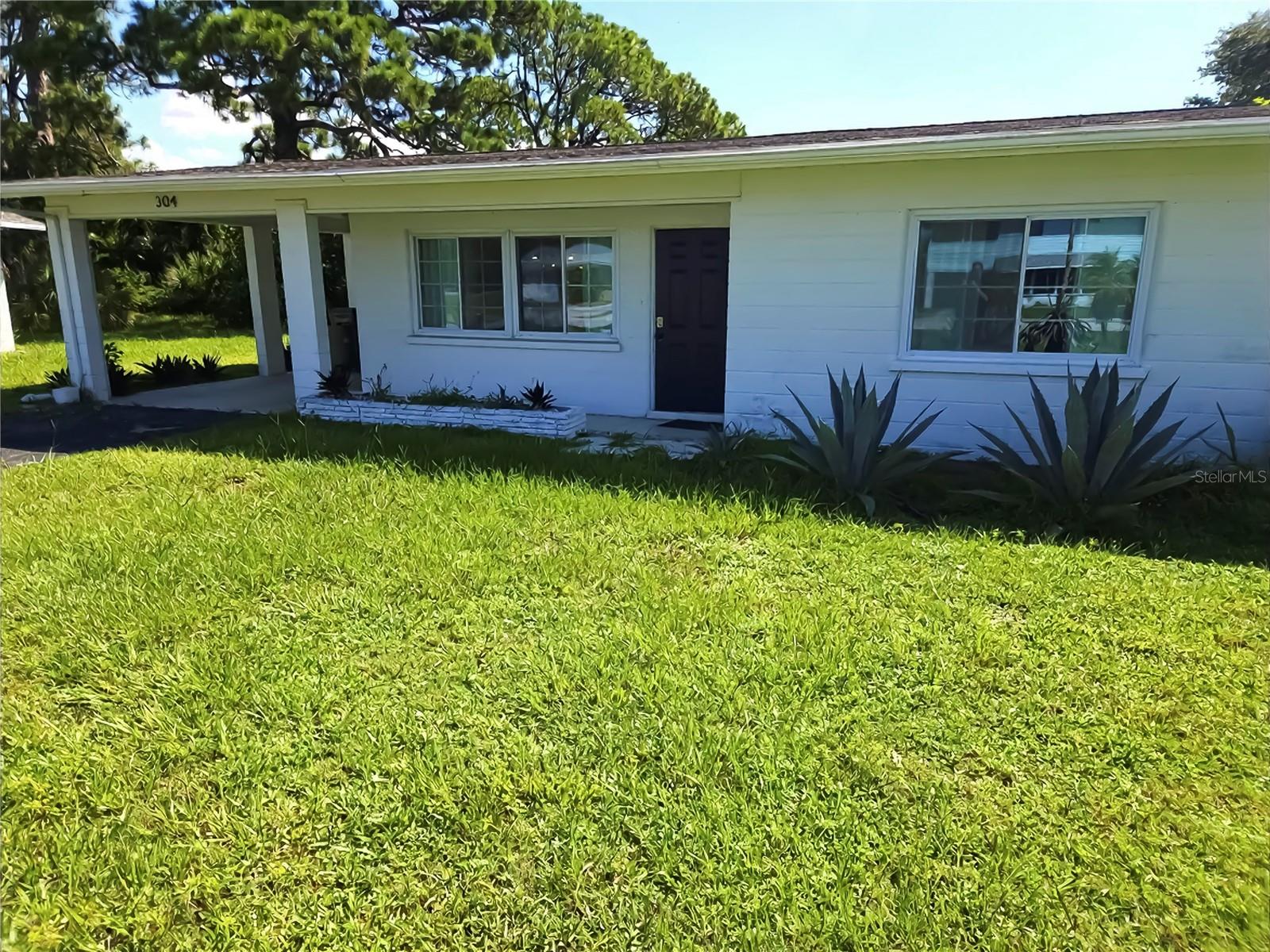 304 Shore Rd Property Photo 2