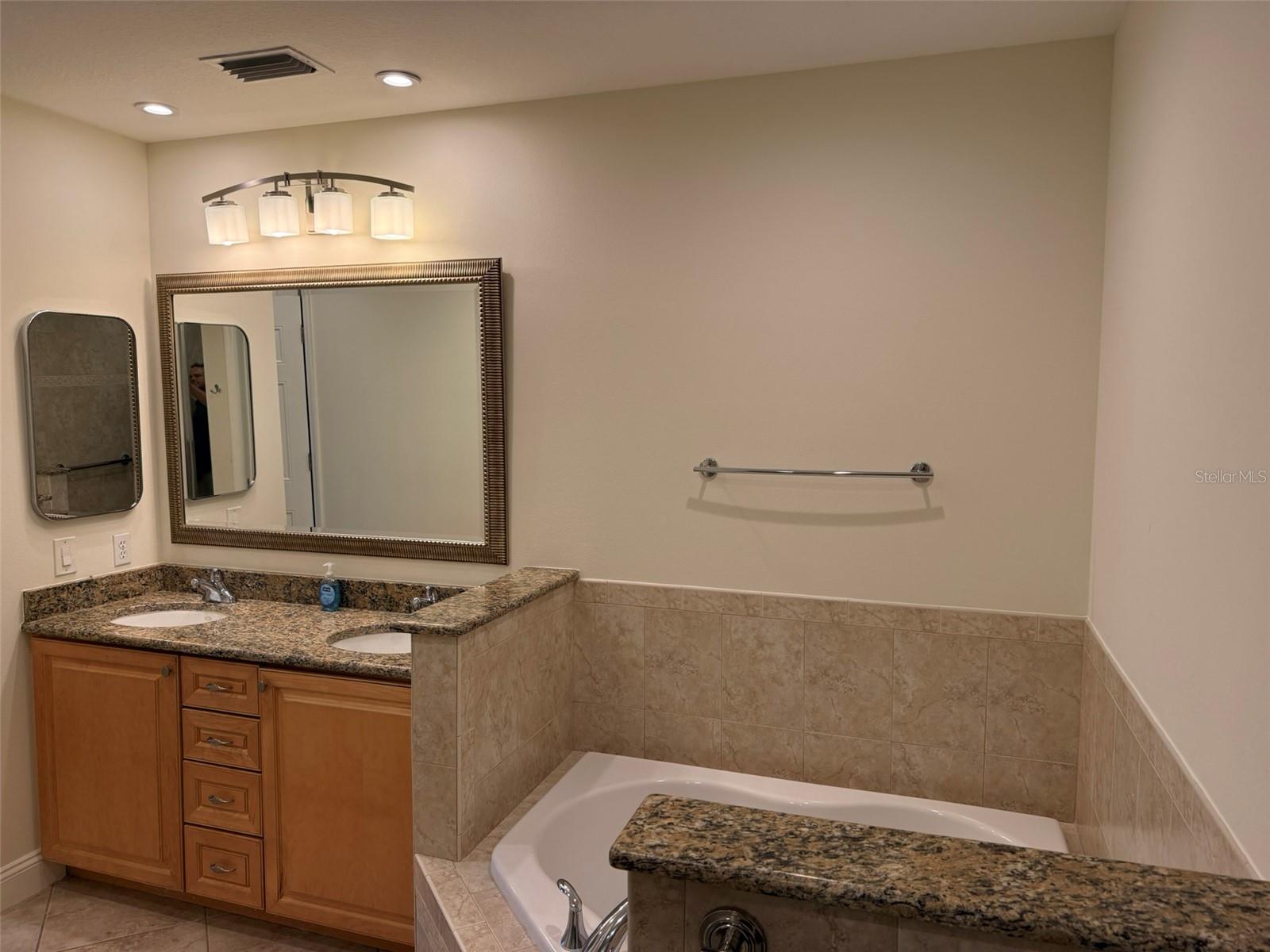 7702 Lake Vista Ct #303 Property Photo 29