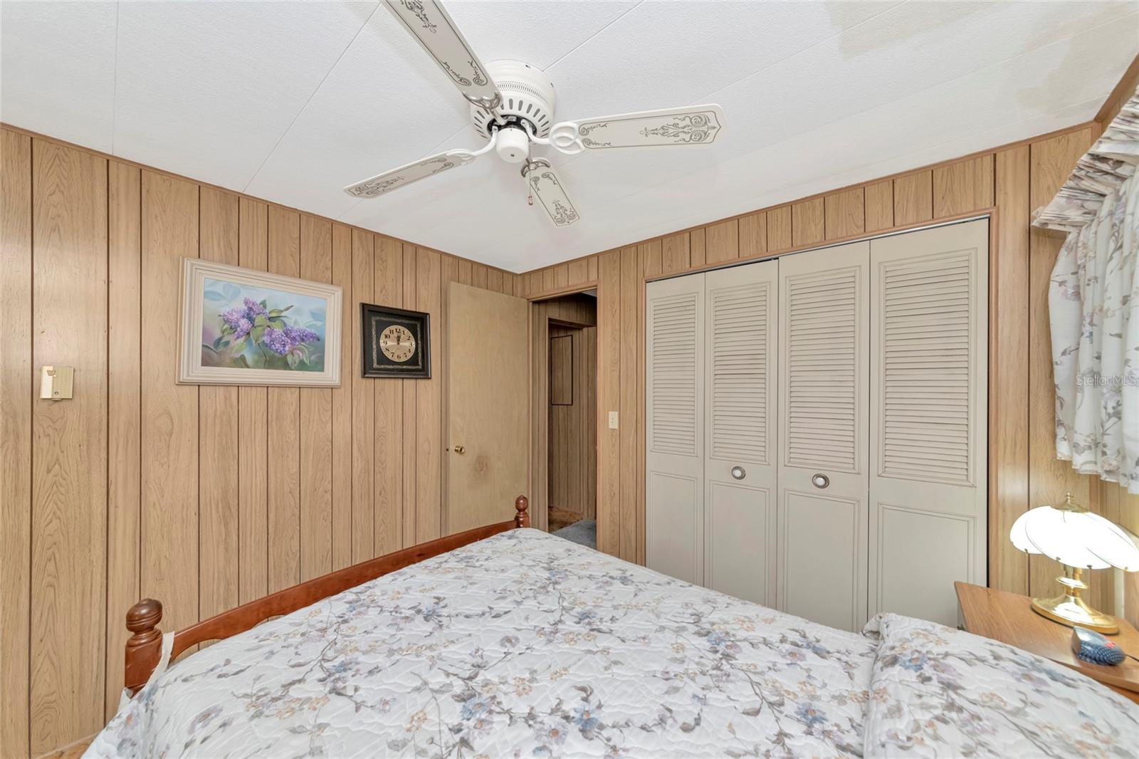 216 Outer Dr E Property Photo 7