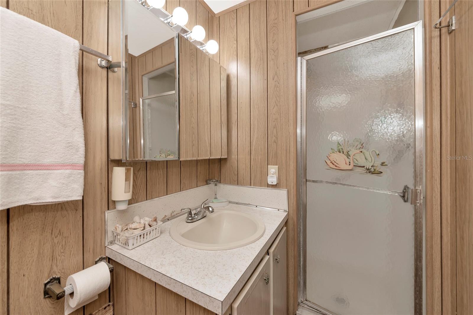 216 Outer Dr E Property Photo 8