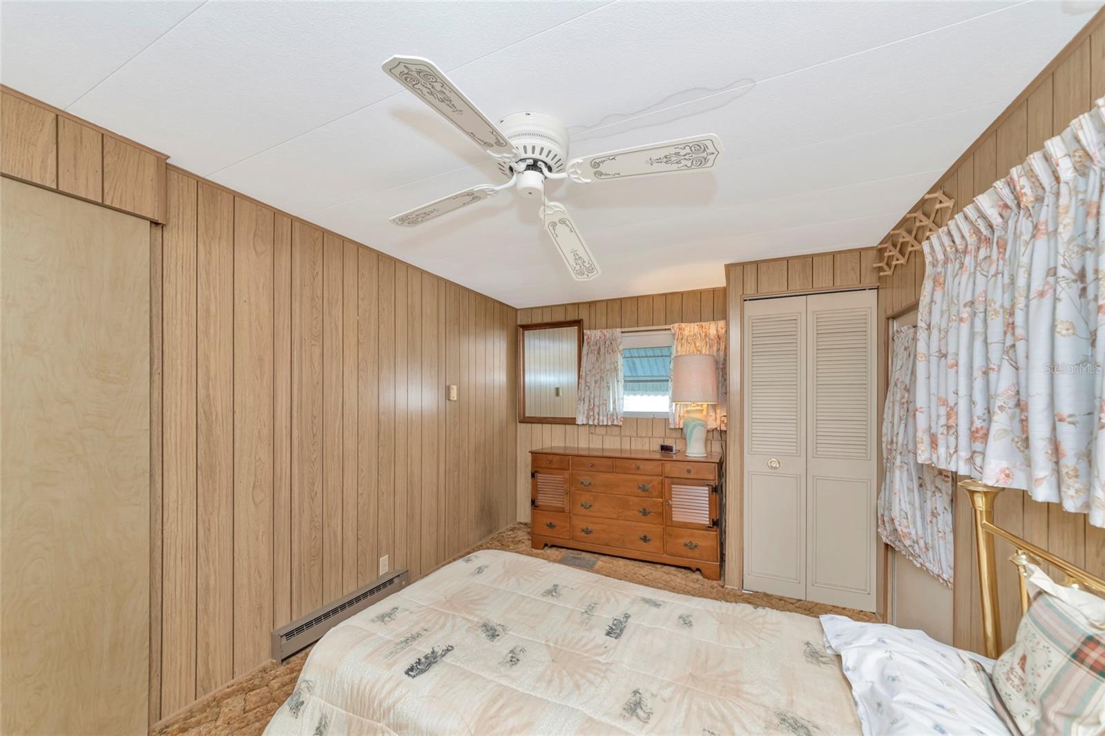 216 Outer Dr E Property Photo 11