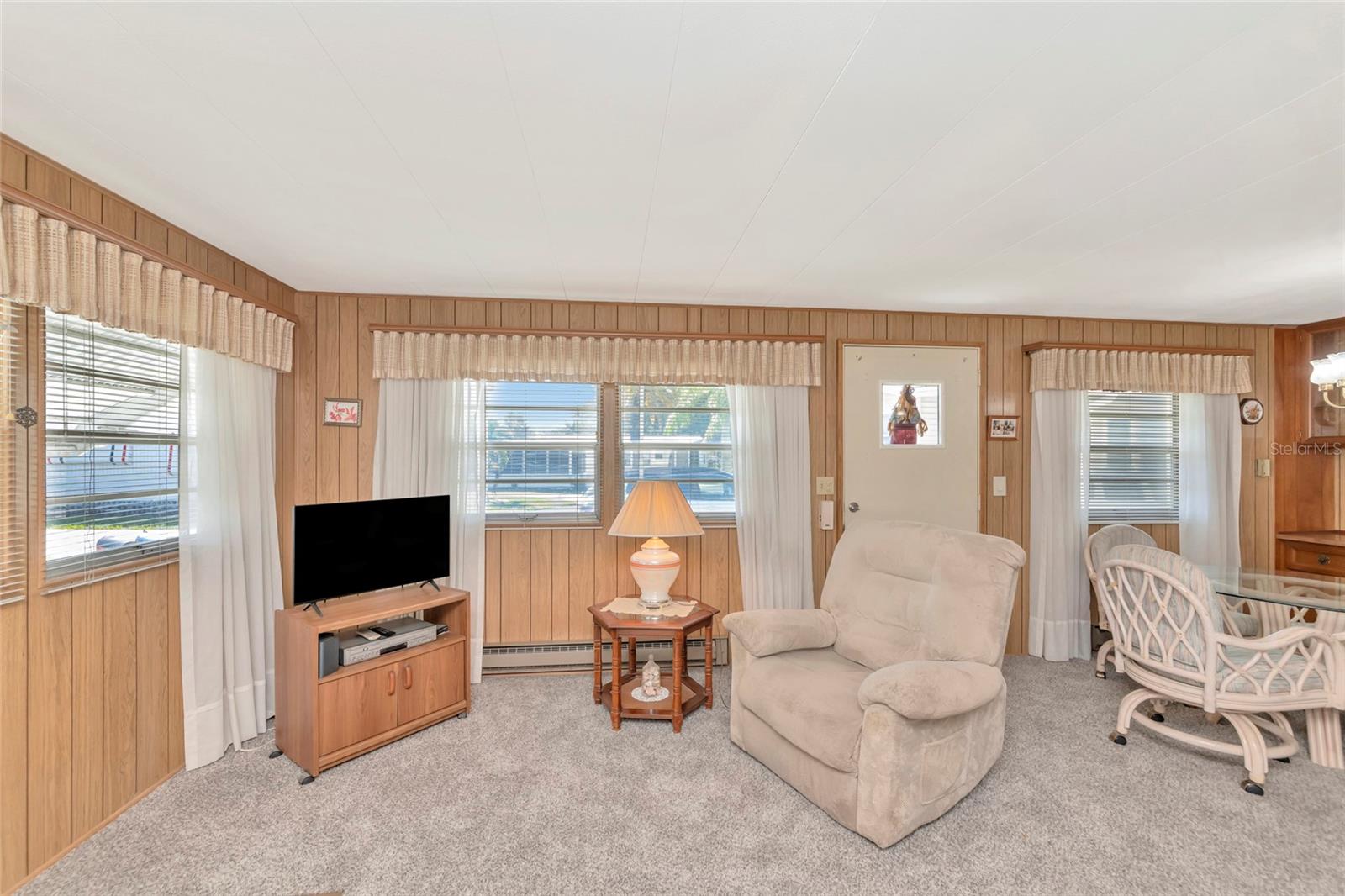 216 Outer Dr E Property Photo 24