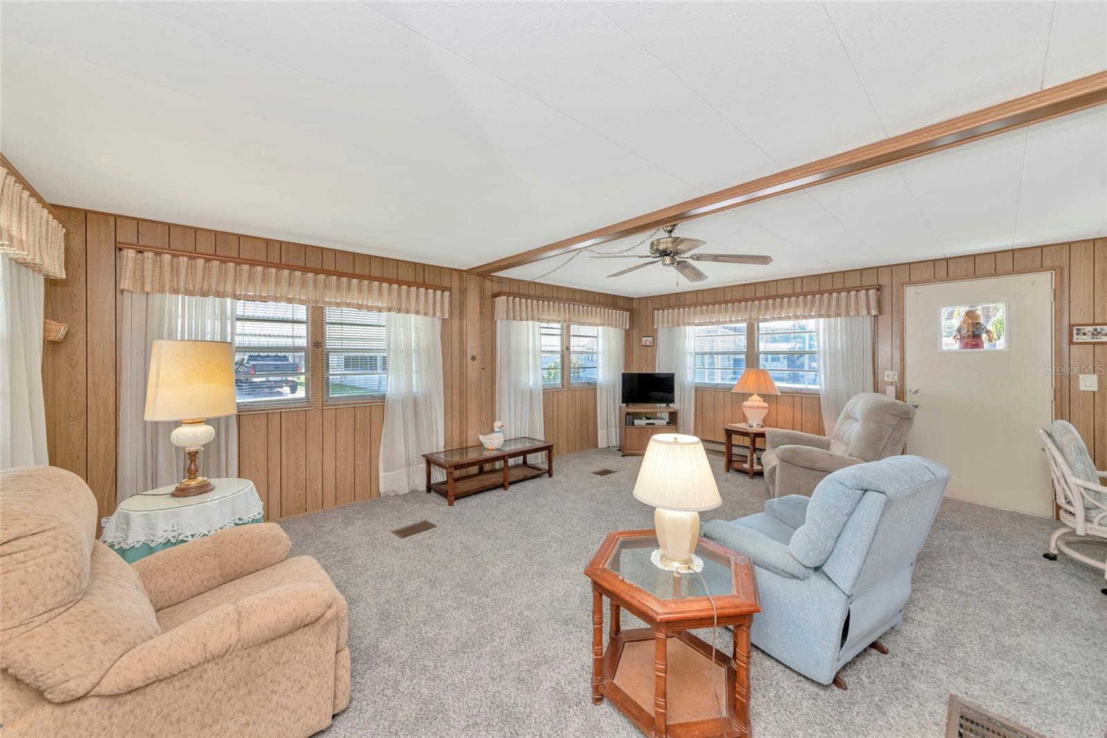 216 Outer Dr E Property Photo 25