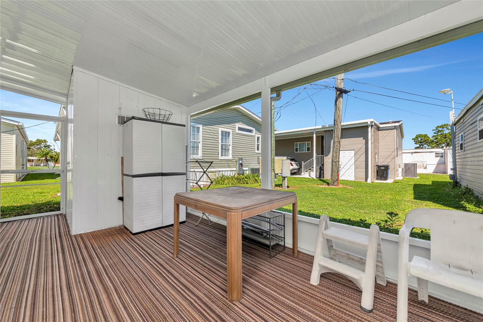 216 Outer Dr E Property Photo 30