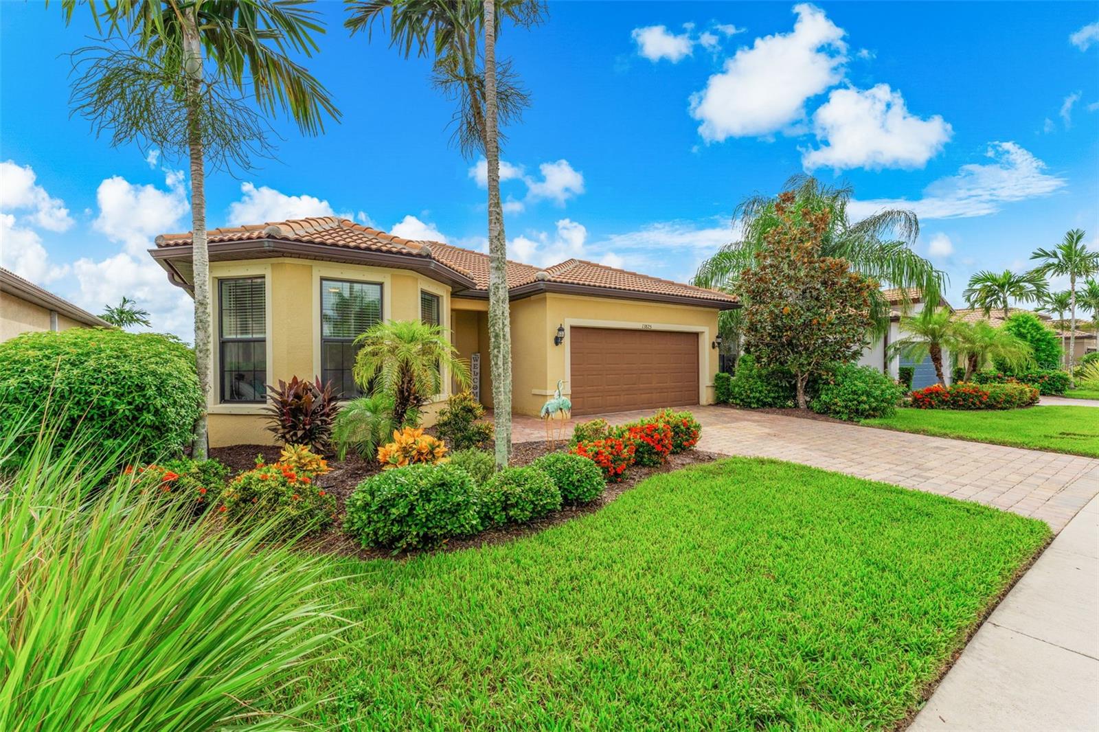 13825 Karina St Property Photo 2