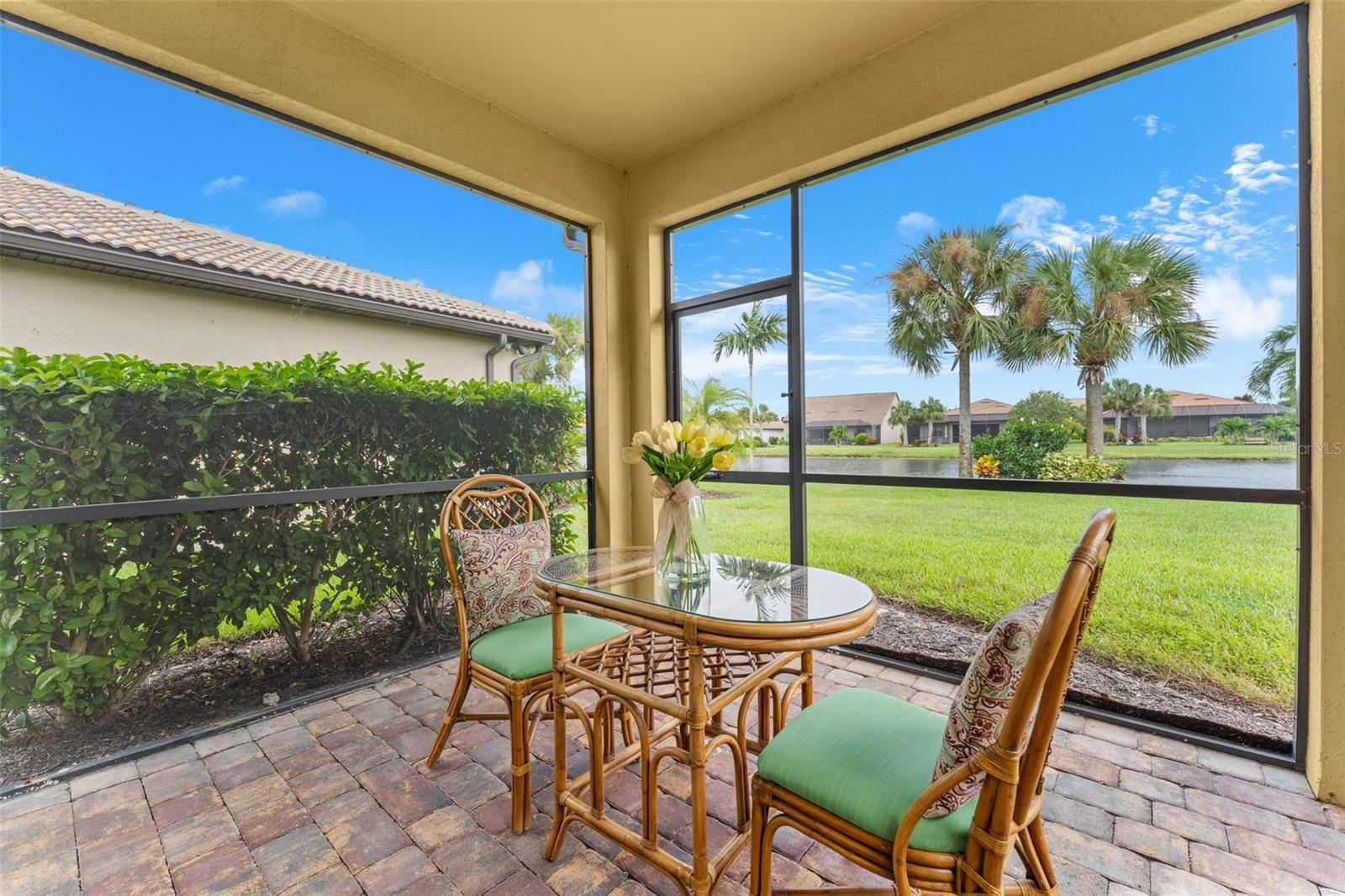 13825 Karina St Property Photo 3