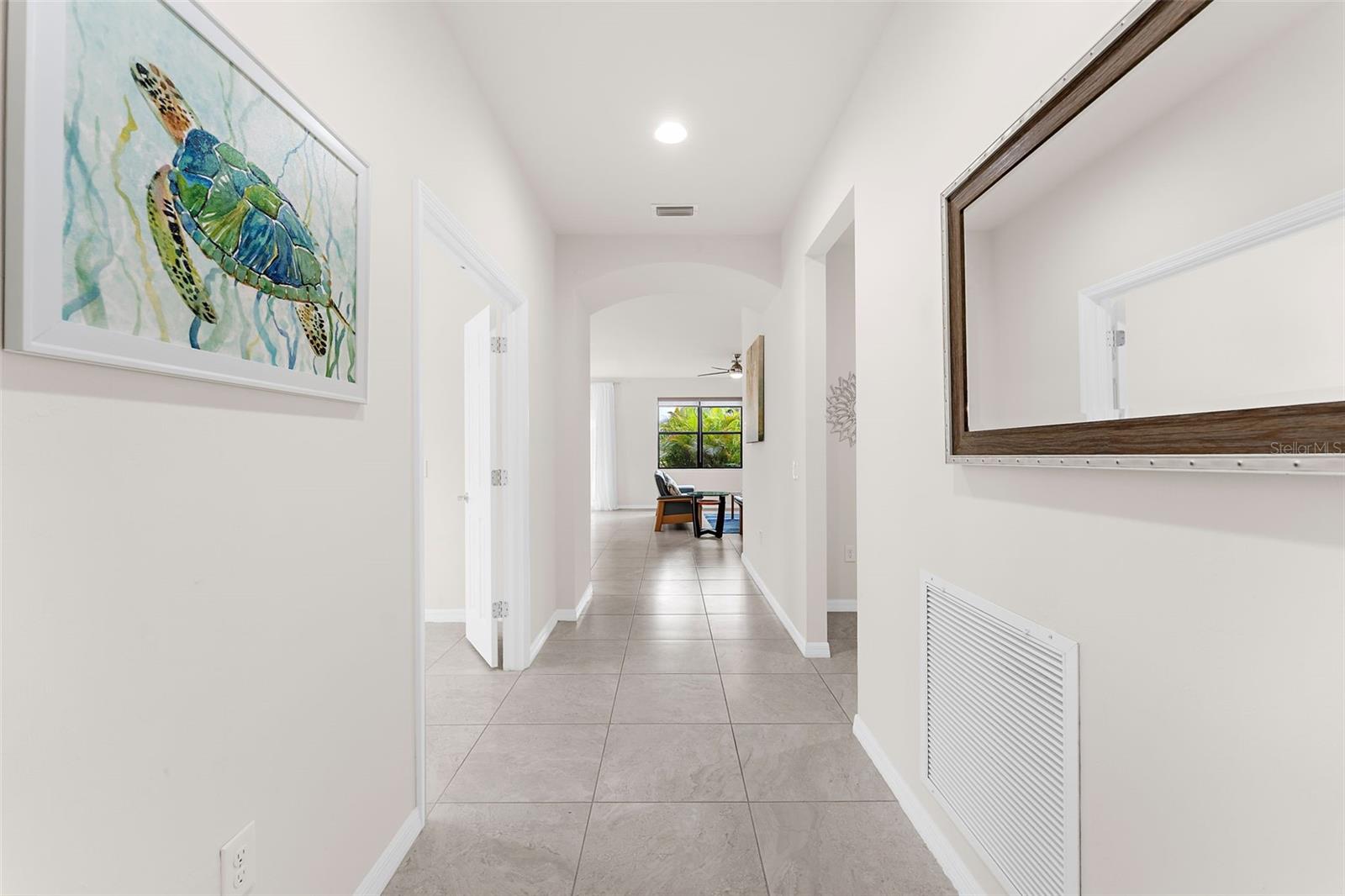 13825 Karina St Property Photo 5