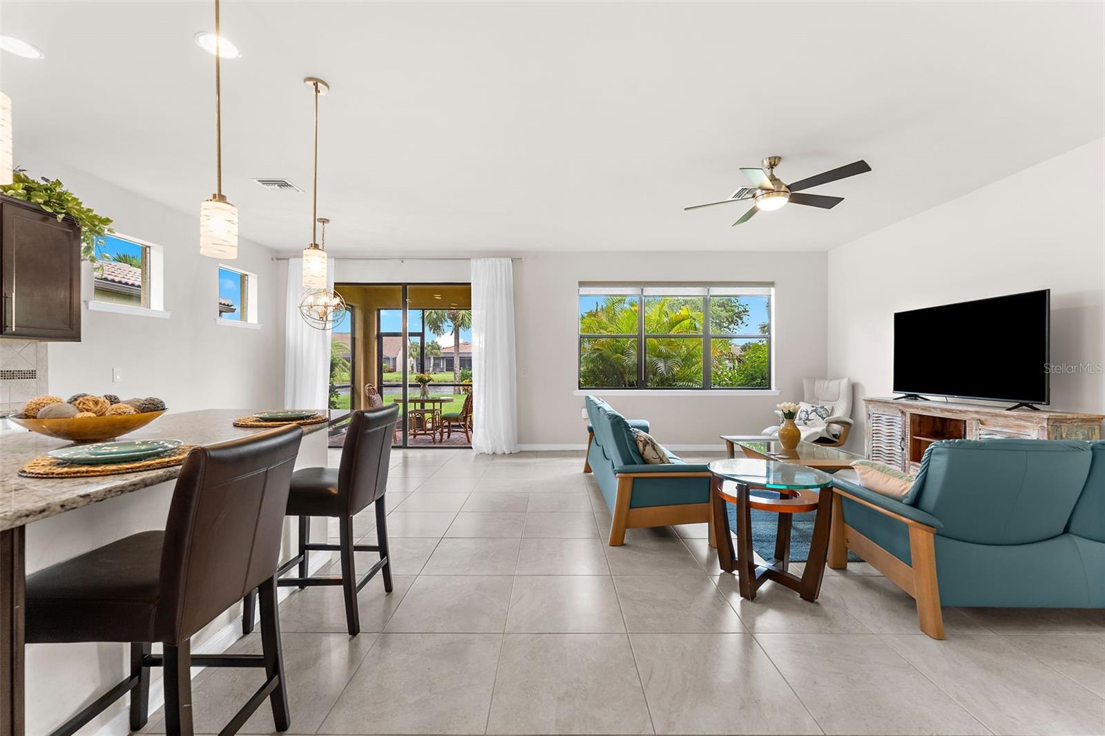 13825 Karina St Property Photo 7
