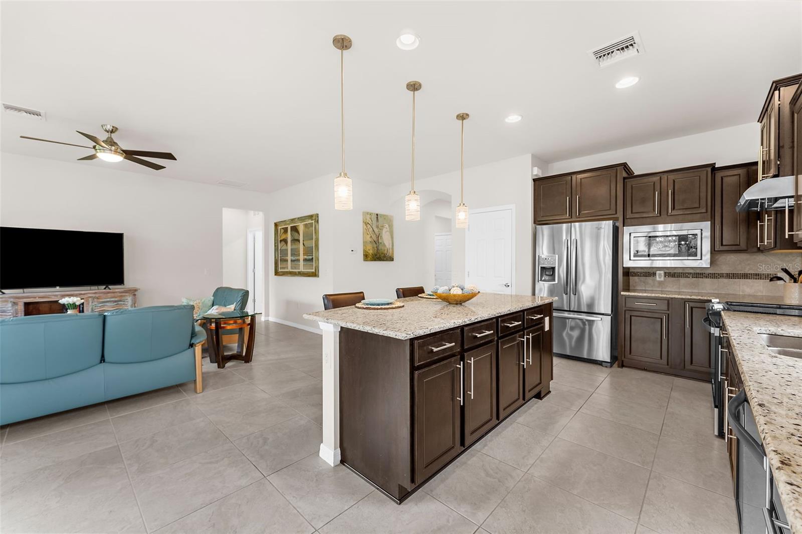 13825 Karina St Property Photo 8