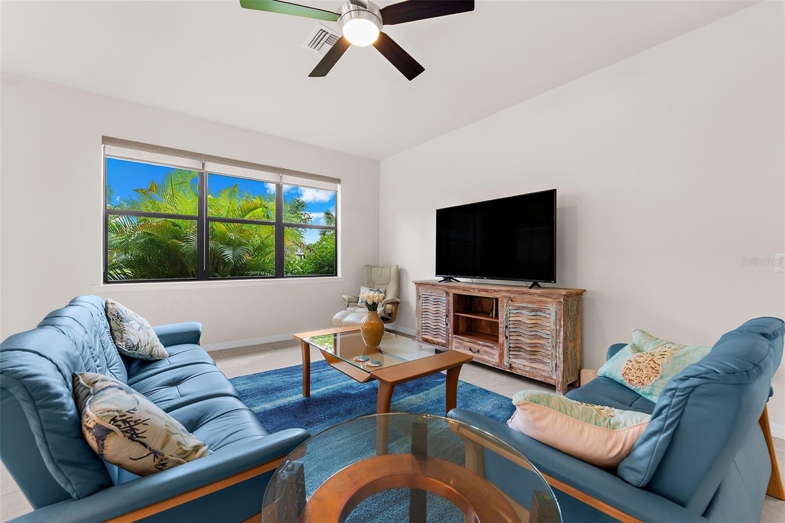 13825 Karina St Property Photo 15