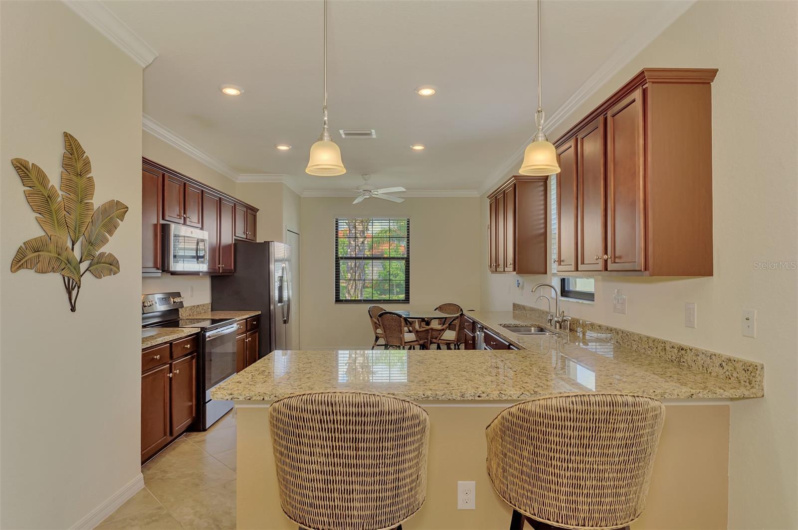 9845 Hilltop Dr Property Photo 3