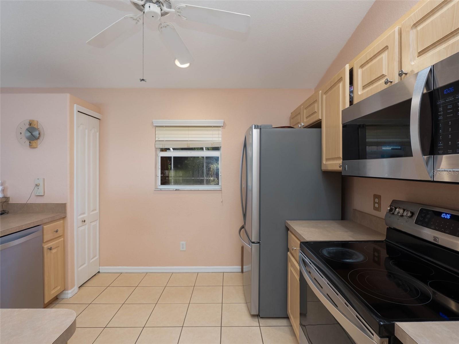 5586 Galambos St Property Photo 14