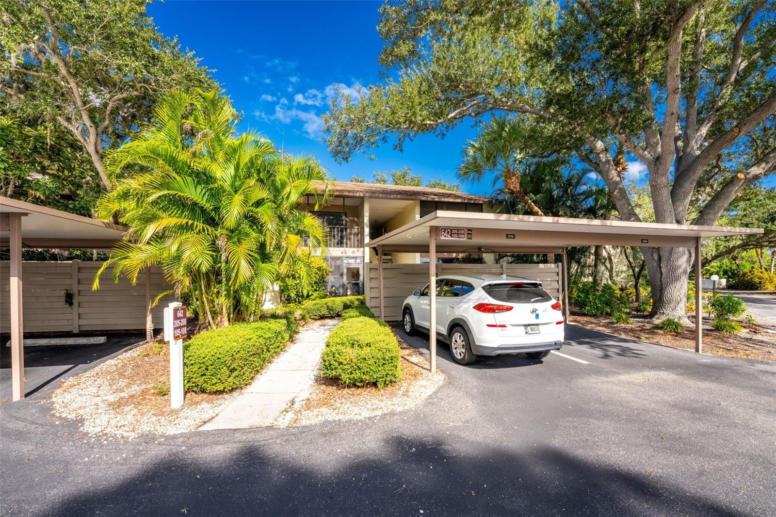 642 Bird Bay Dr E #205 Property Photo 2