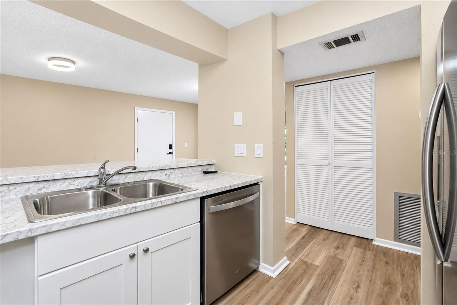 642 Bird Bay Dr E #205 Property Photo 9