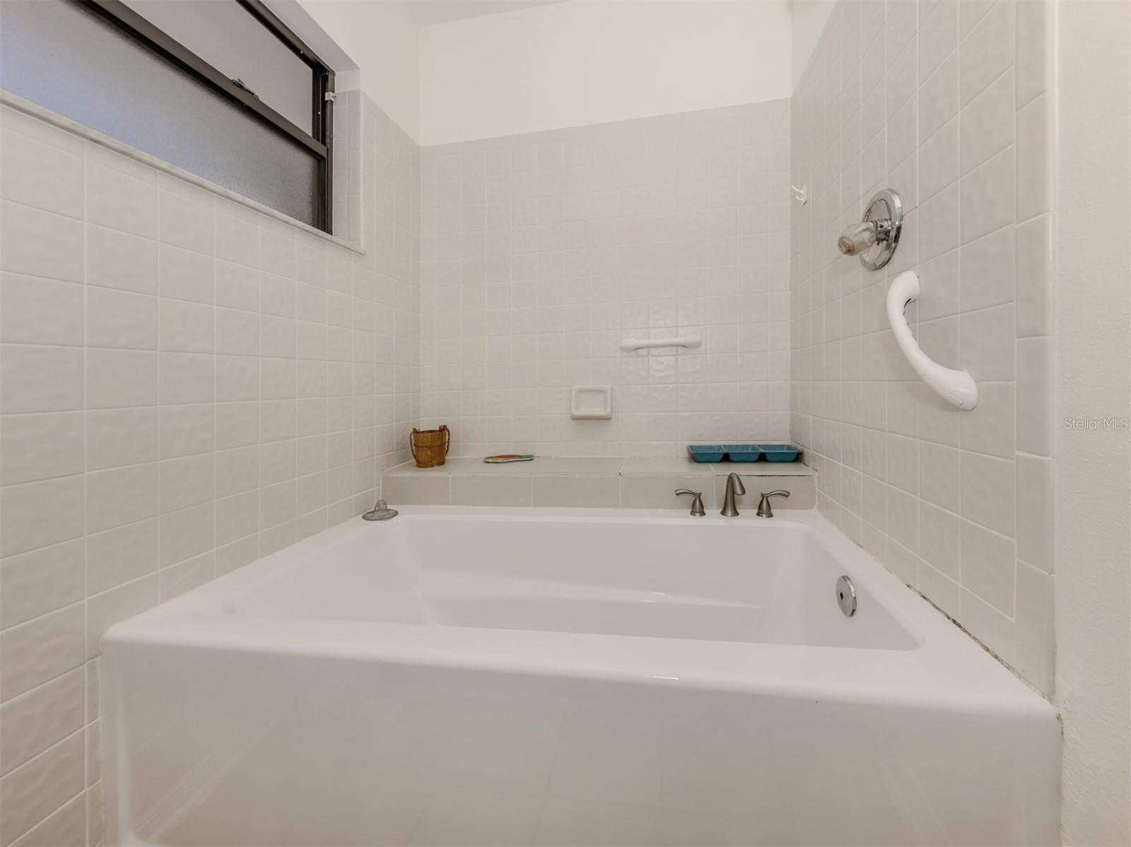 268 Southampton Dr #309 Property Photo 14