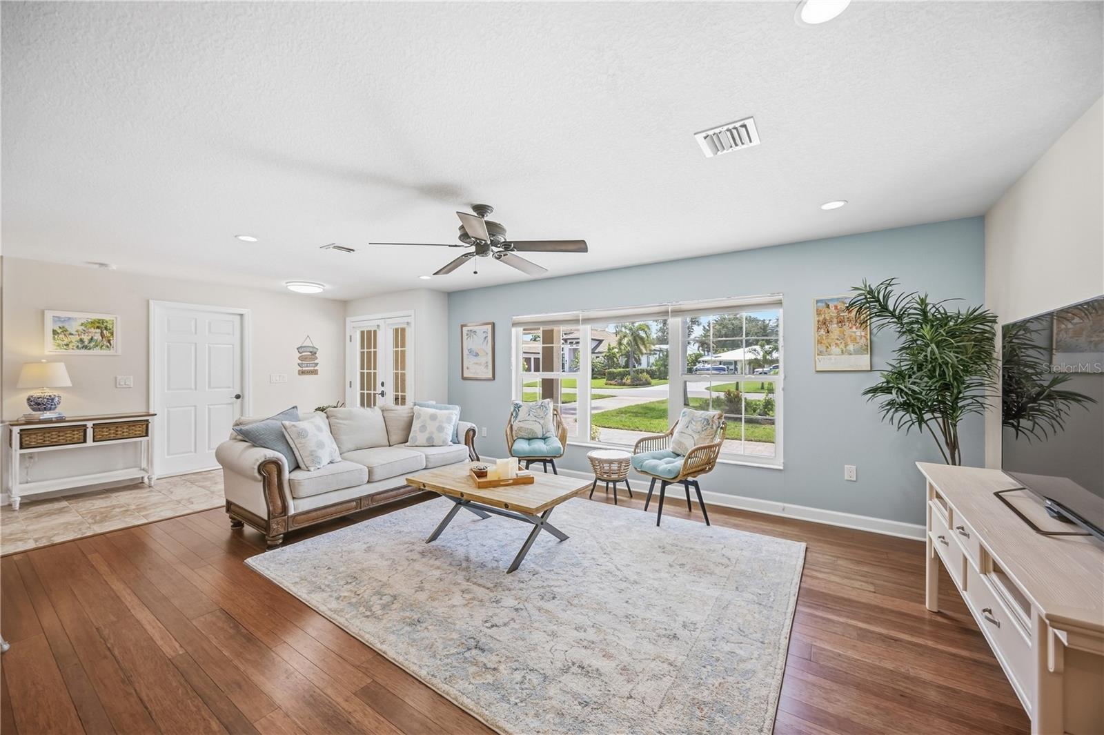 444 Baycrest Dr Property Photo 10