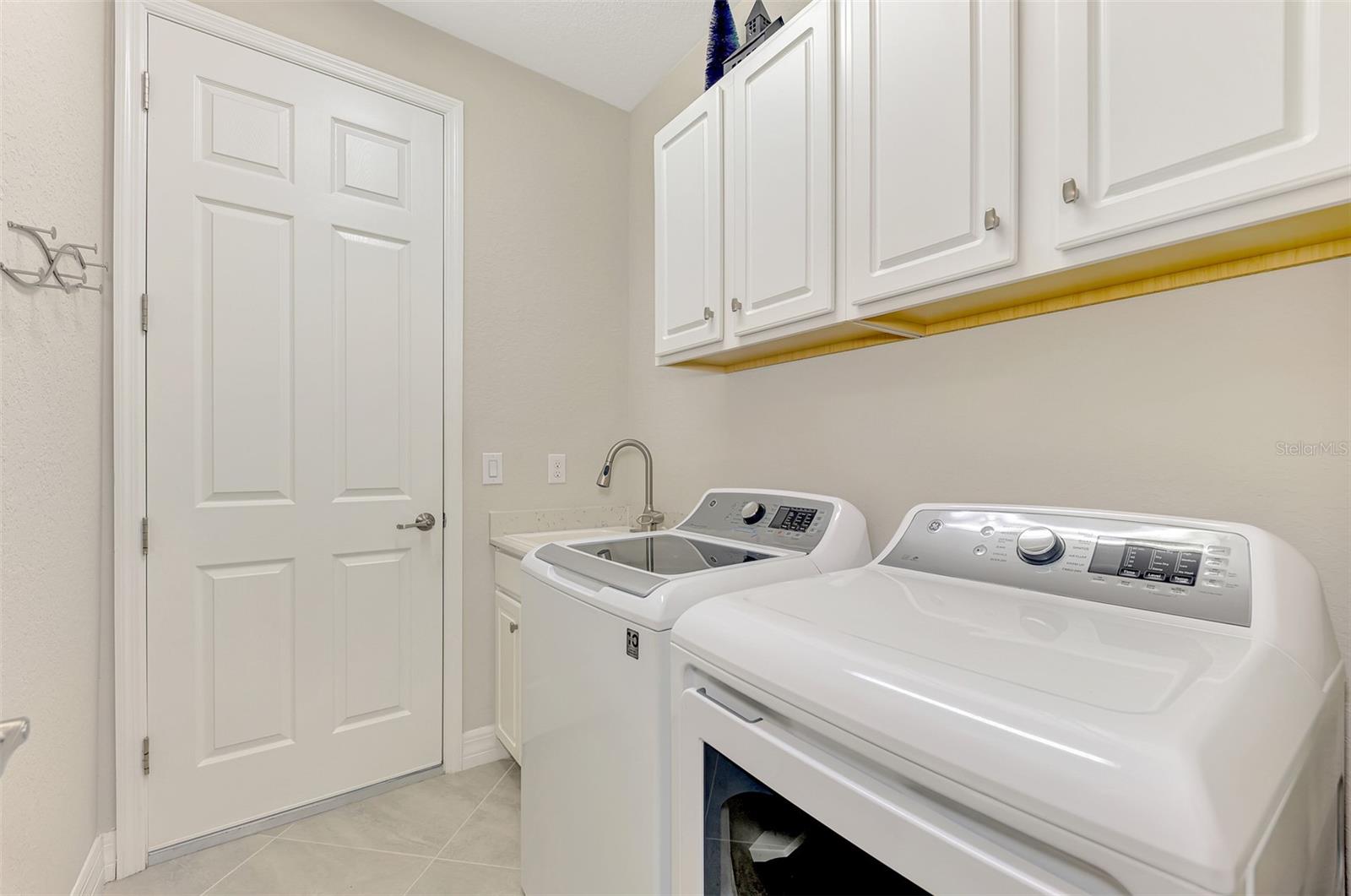 23423 Waverly Cir Property Photo 60