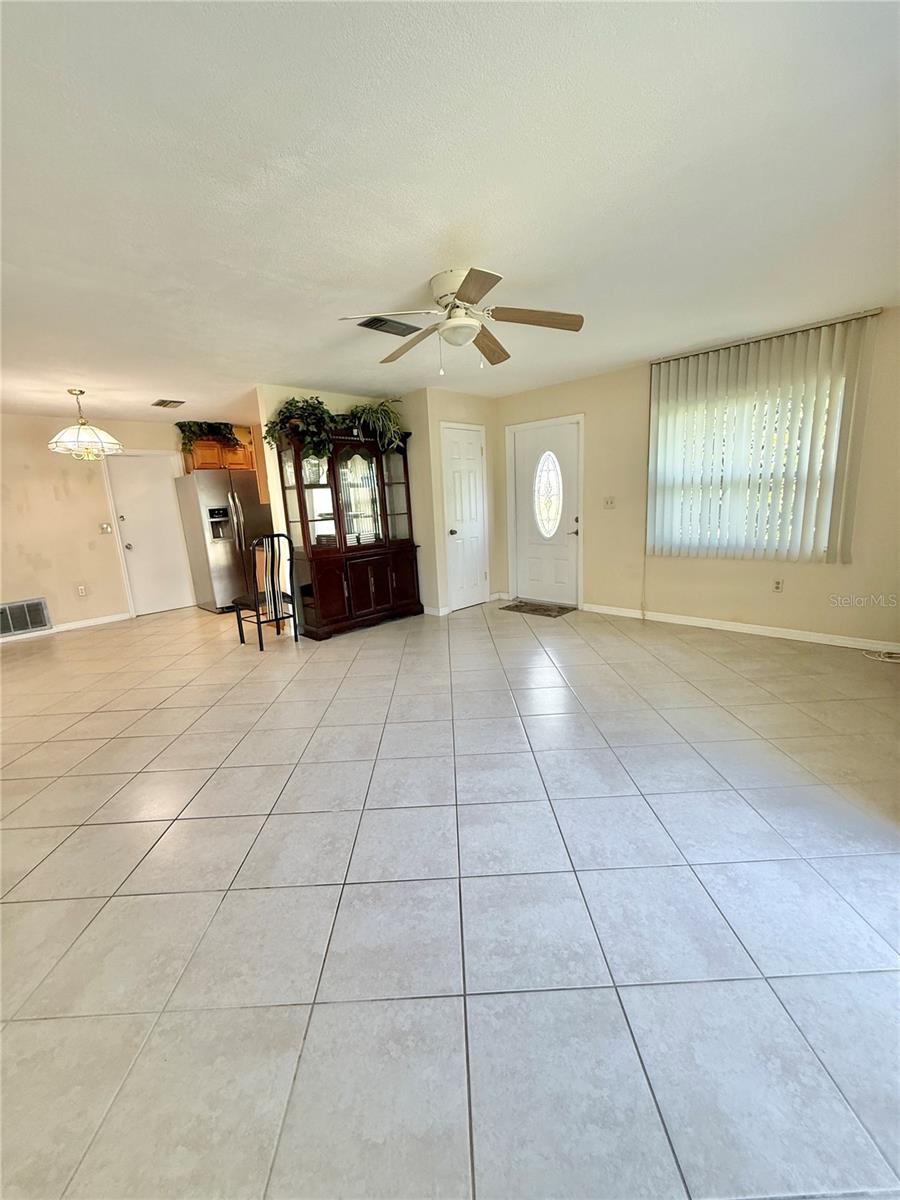 1036 Hope St Property Photo 4