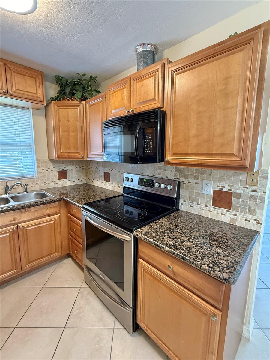 1036 Hope St Property Photo 6