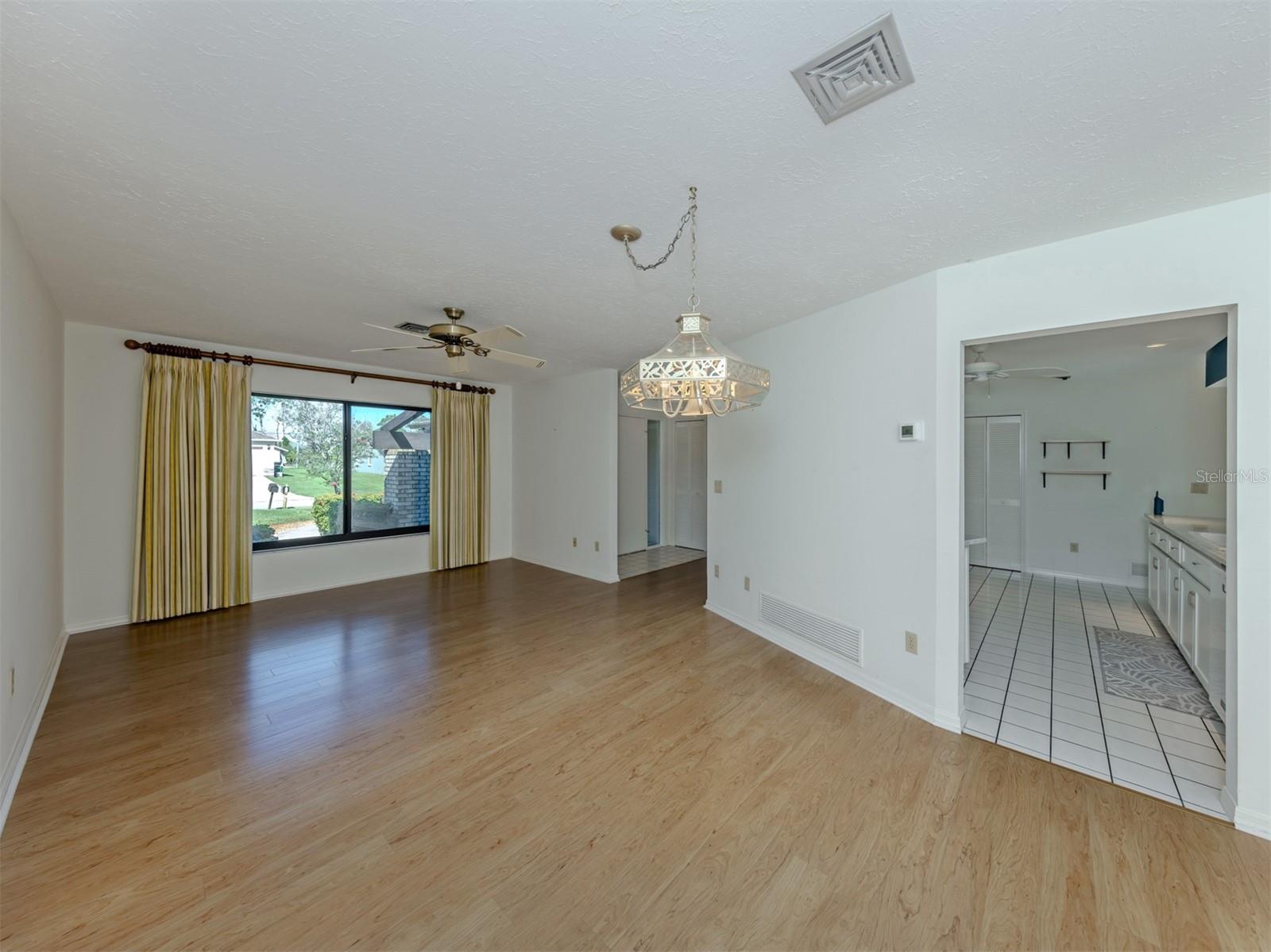 7068 Denmark St Property Photo 4