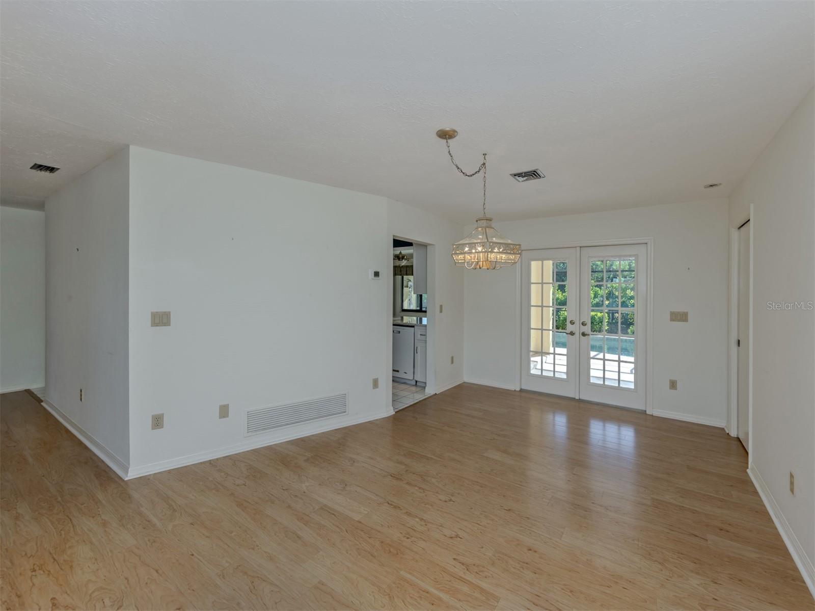 7068 Denmark St Property Photo 6