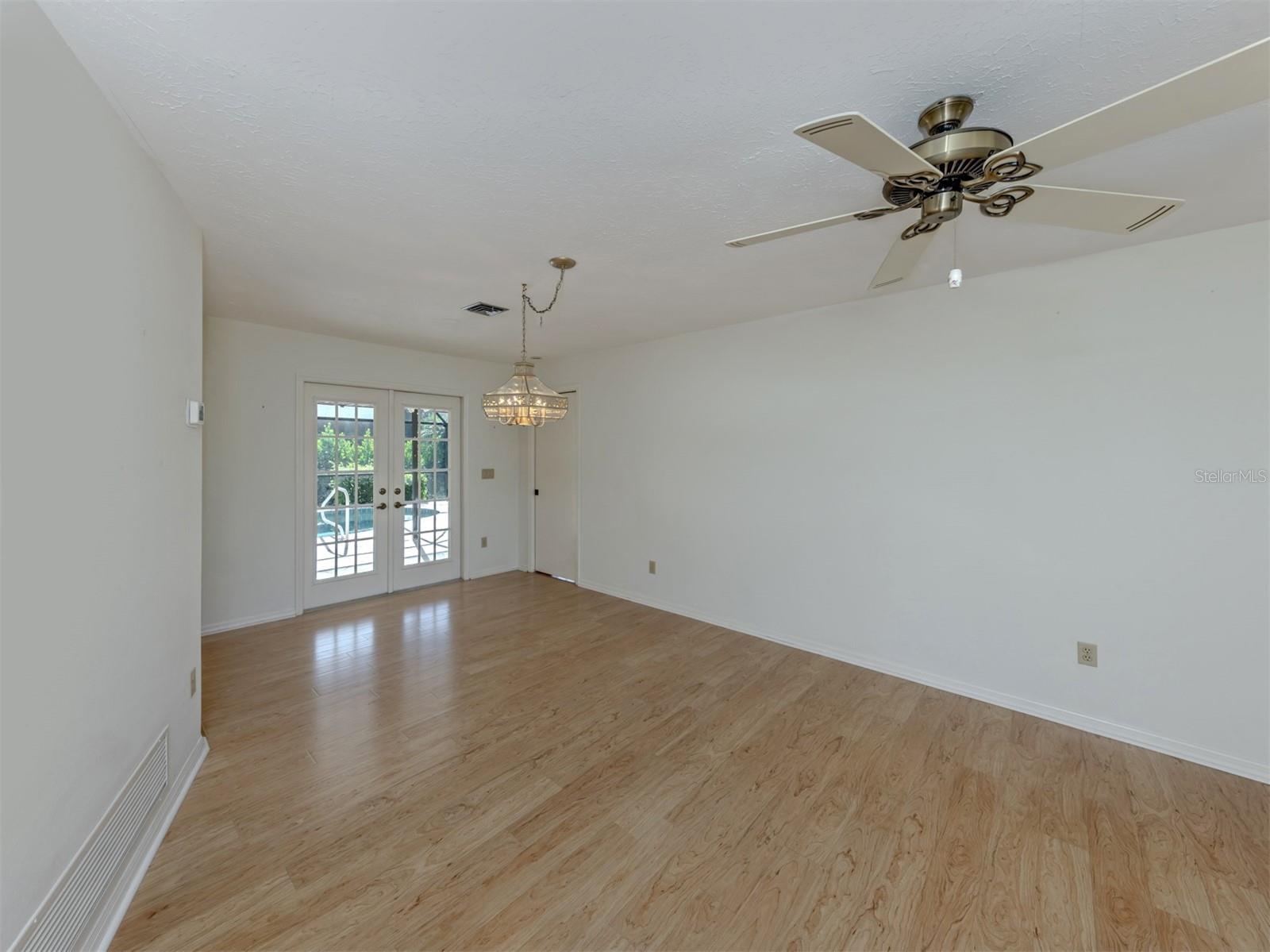 7068 Denmark St Property Photo 7