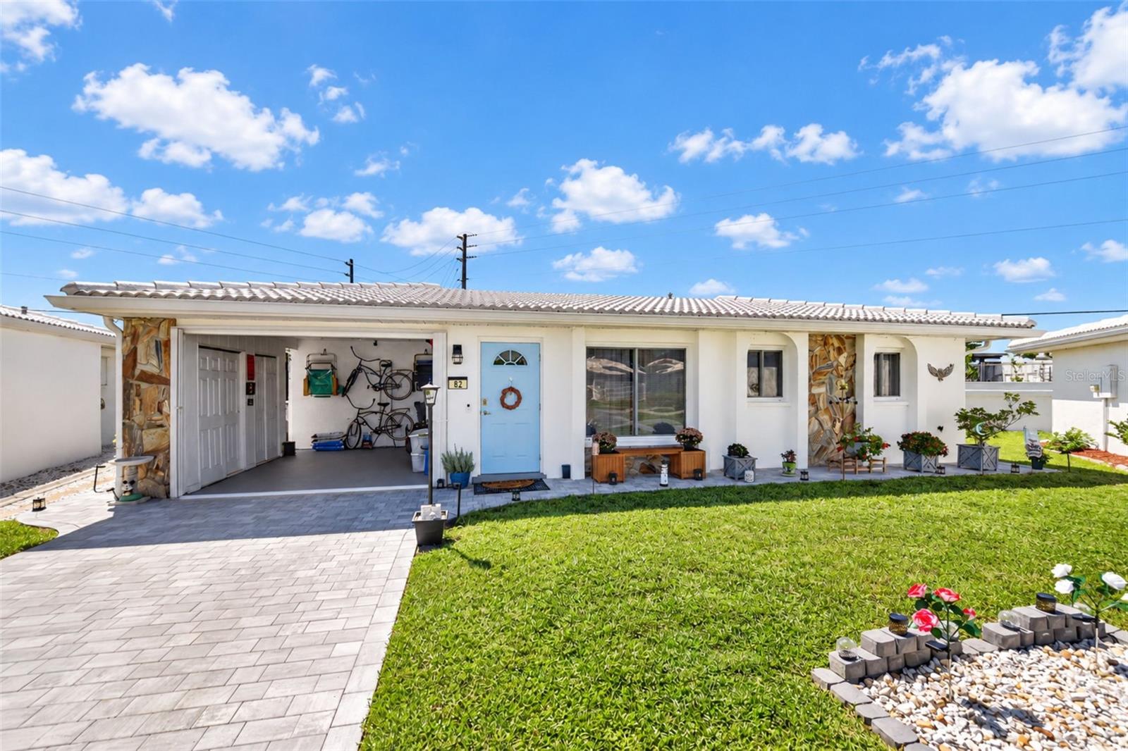 82 CIRCLEWOOD DR #A3-4 Property Photo 1