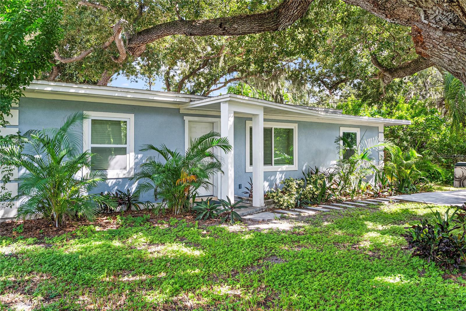 1112 SUNSET AVE Property Photo 1