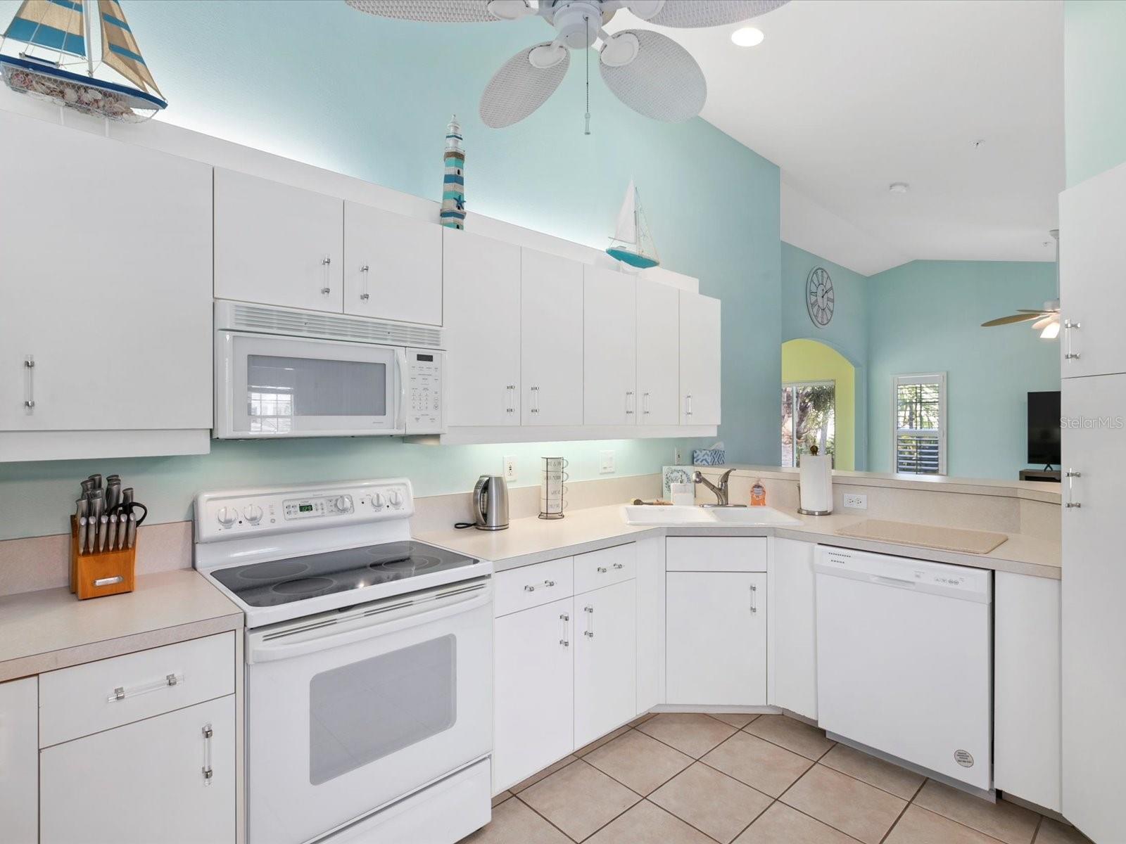 904 Addington Ct #204 Property Photo 12