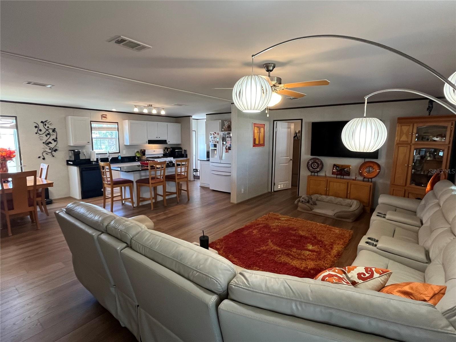 214 Como Dr Property Photo 8