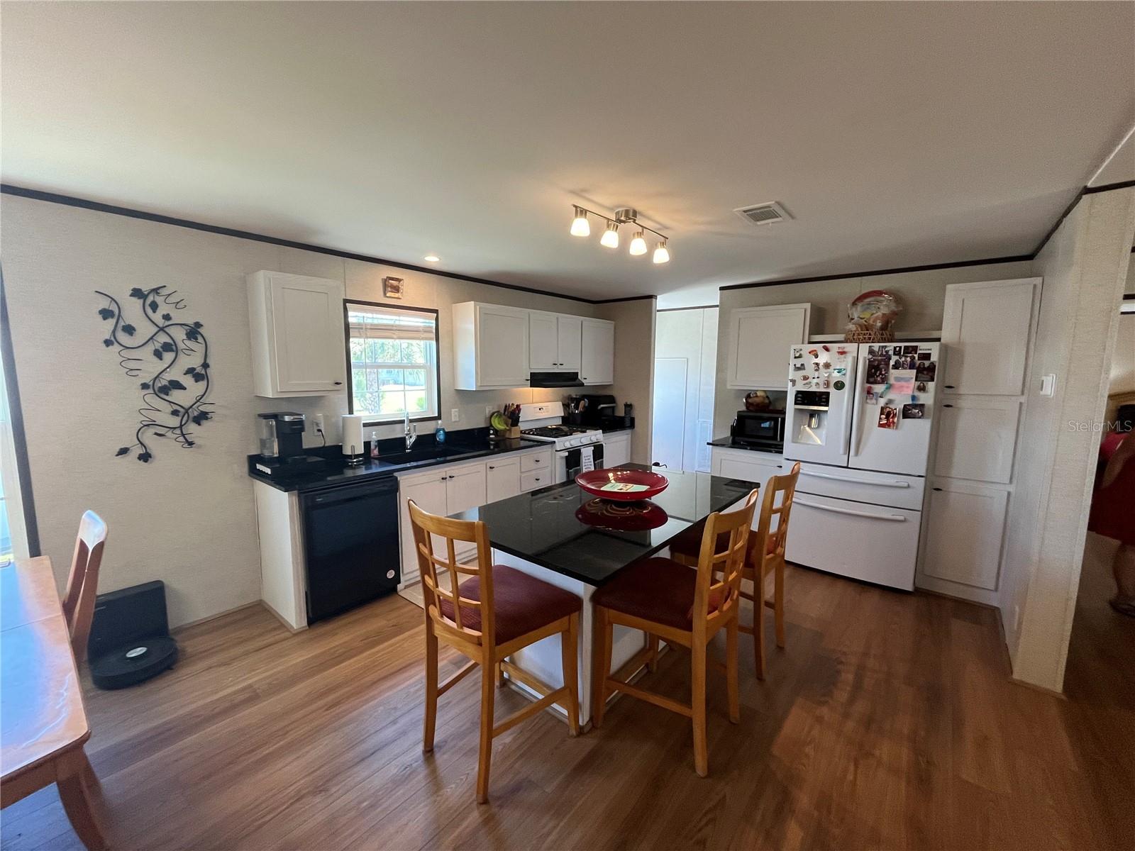 214 Como Dr Property Photo 22