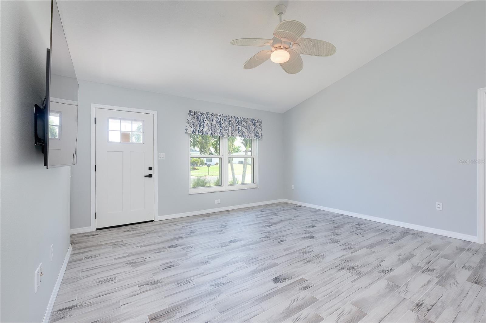 6133 Thorman Rd E Property Photo 5
