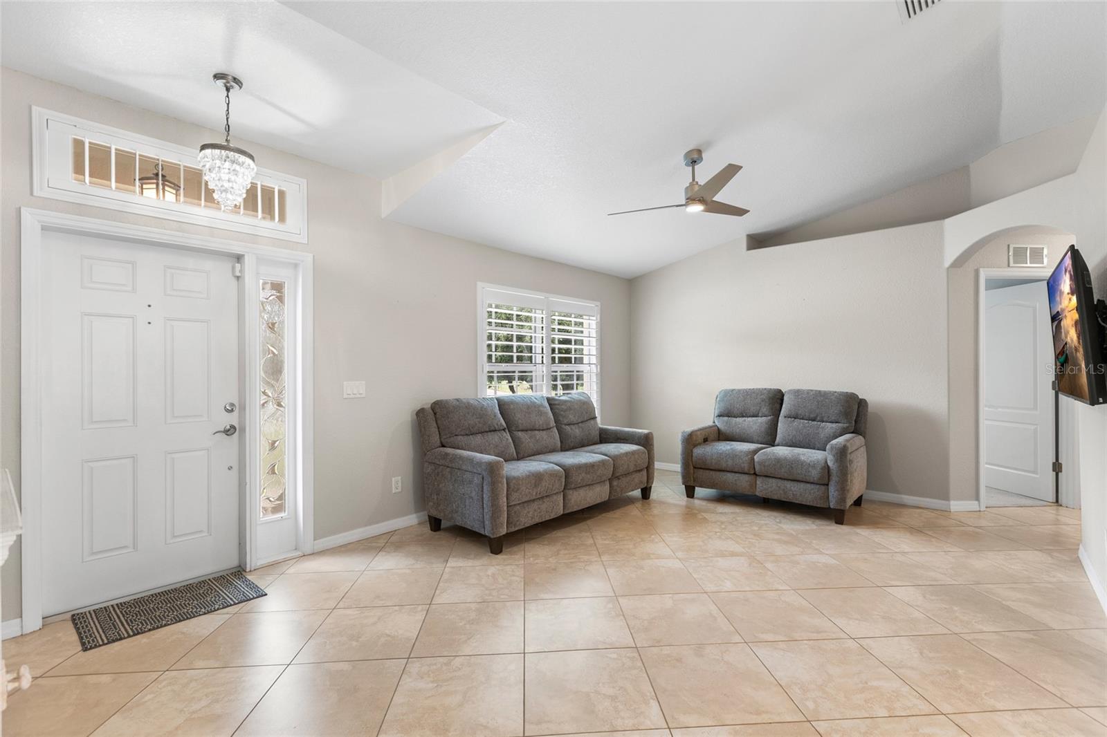 4639 Kenoska St Property Photo 6