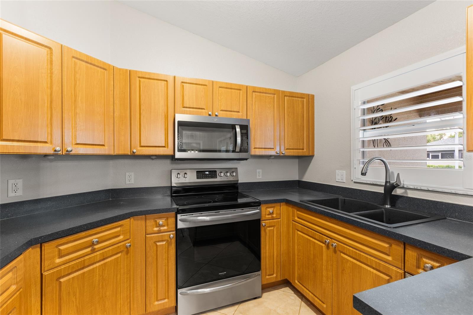 4639 Kenoska St Property Photo 17
