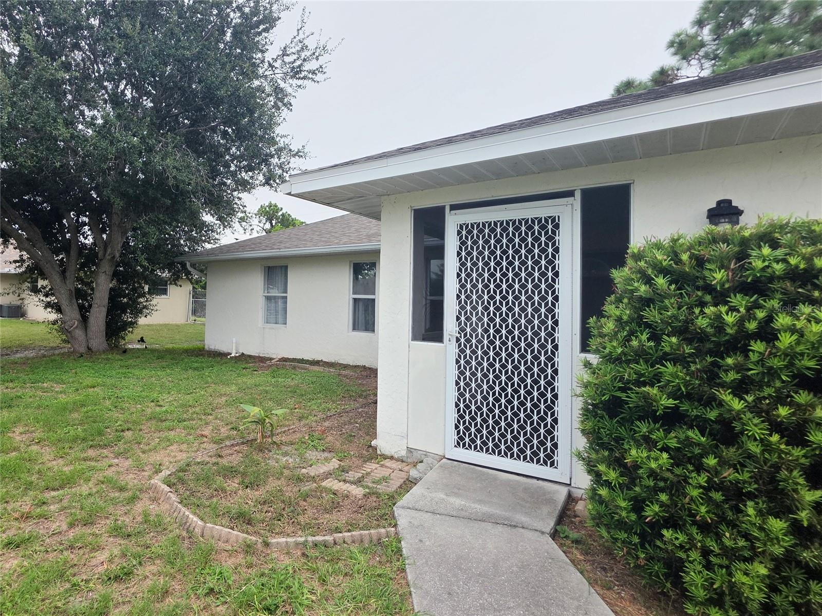 924 Euclid Property Photo 3