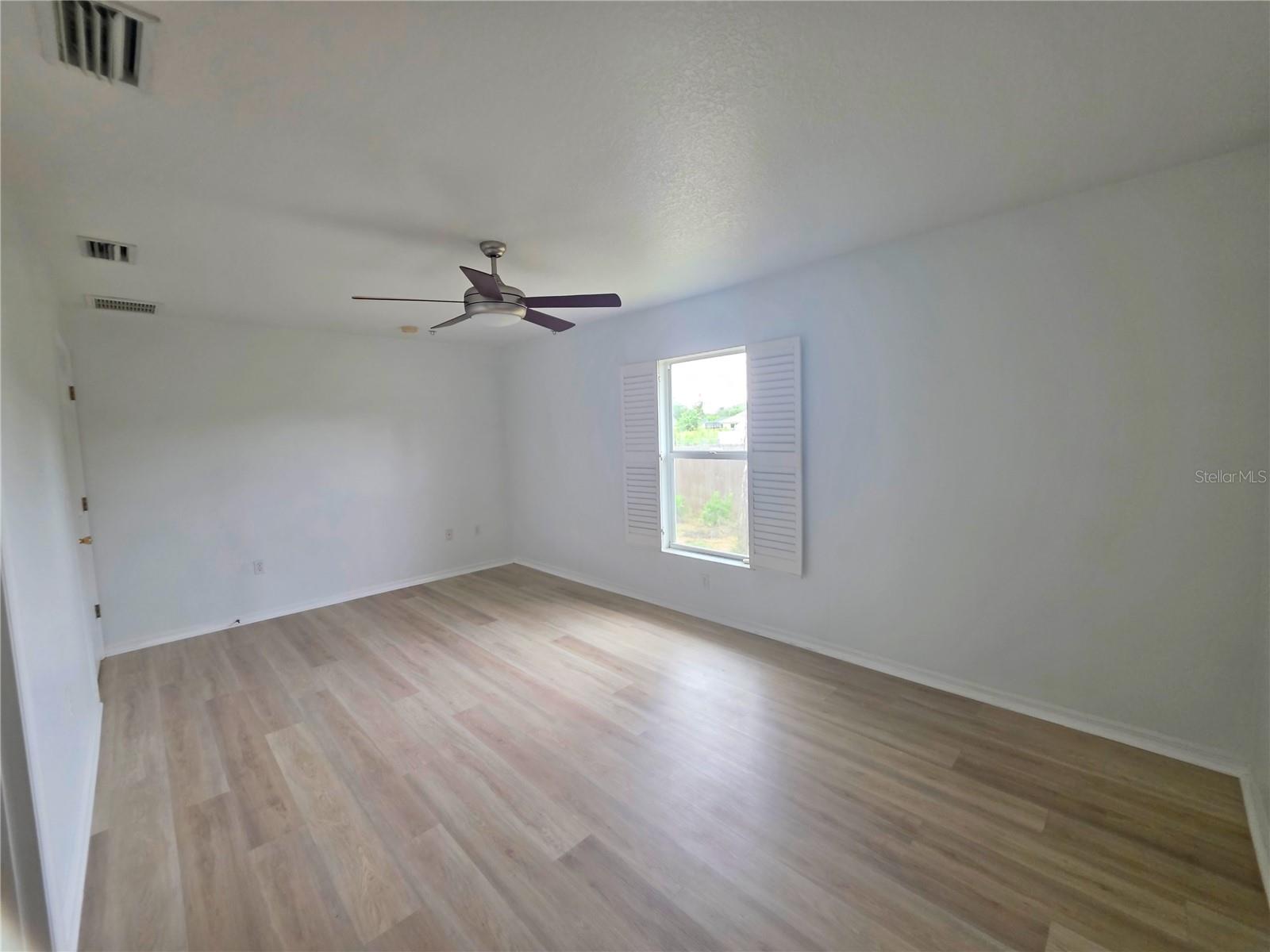 924 Euclid Property Photo 10