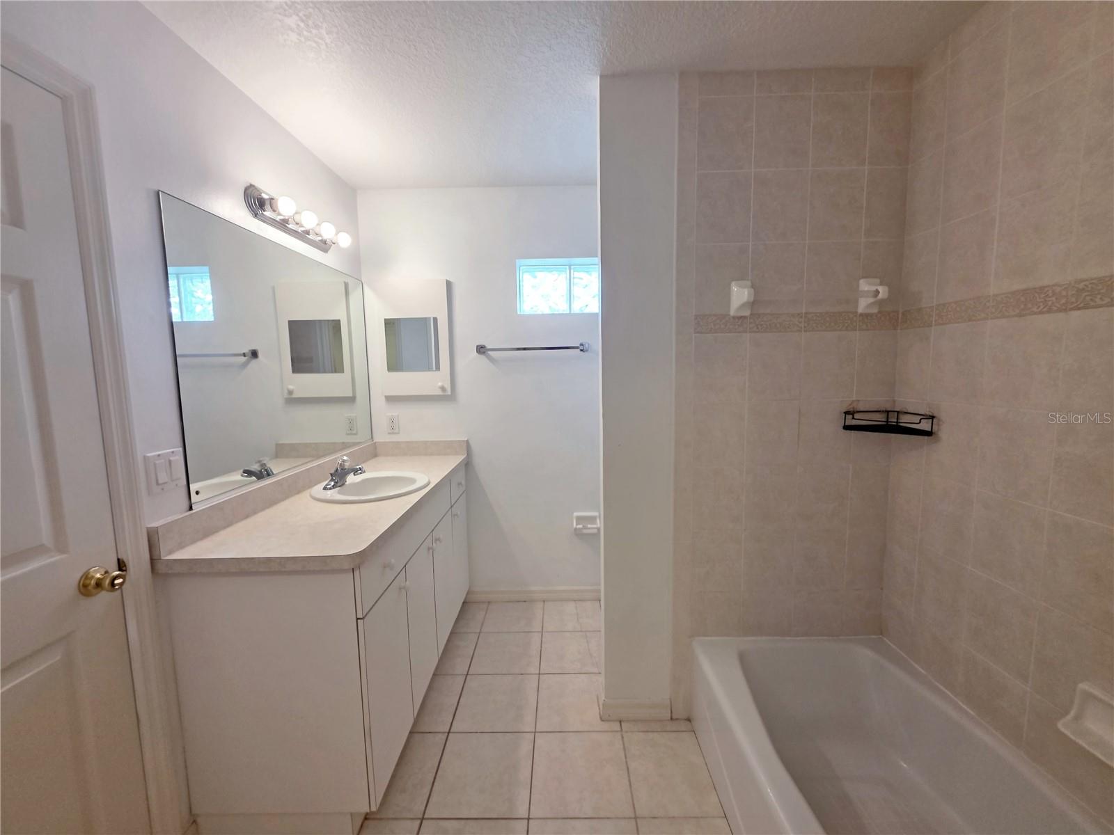 924 Euclid Property Photo 11