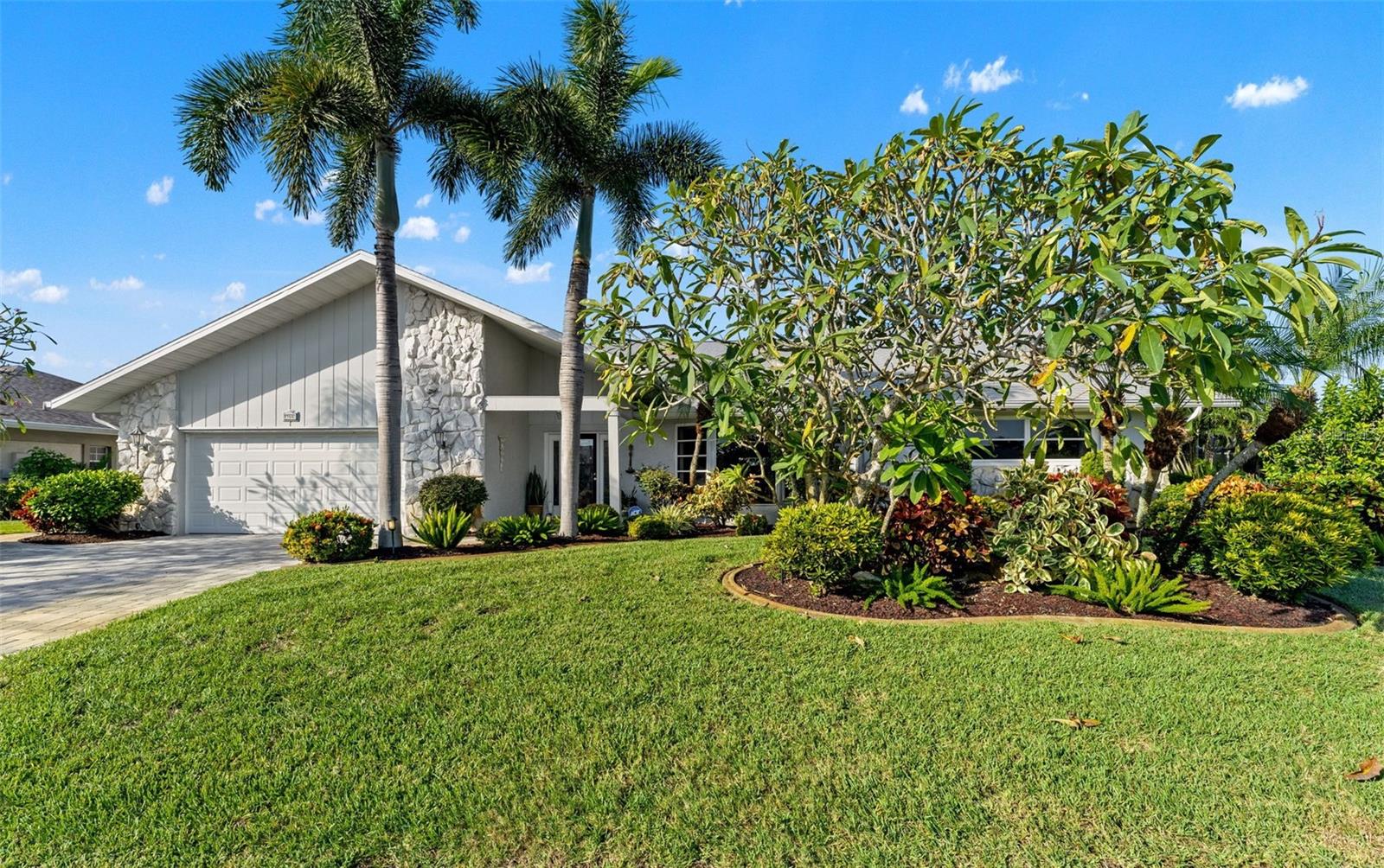 966 N Doral Ln Property Photo 1