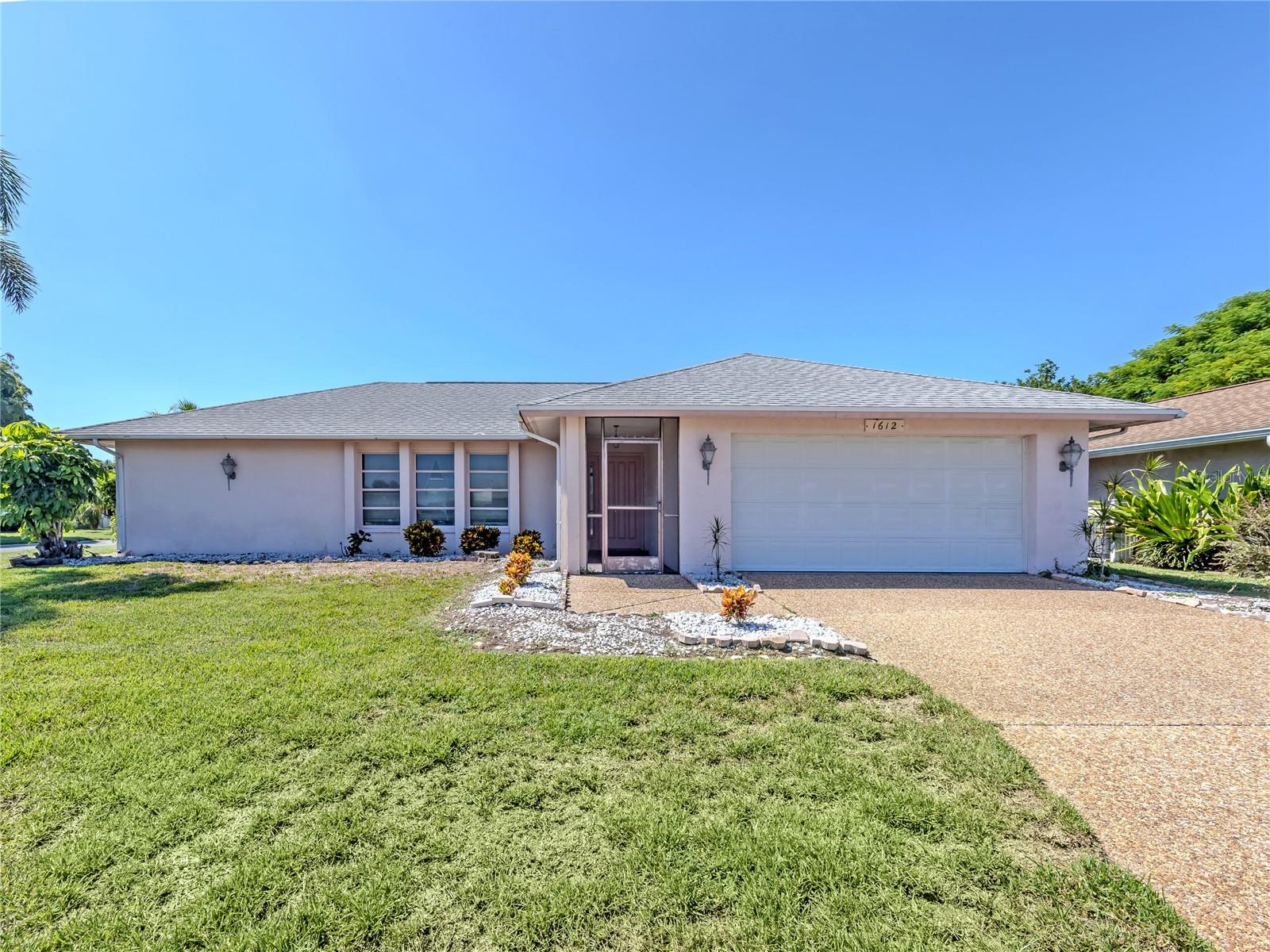 1612 VIKKI CT Property Photo 1