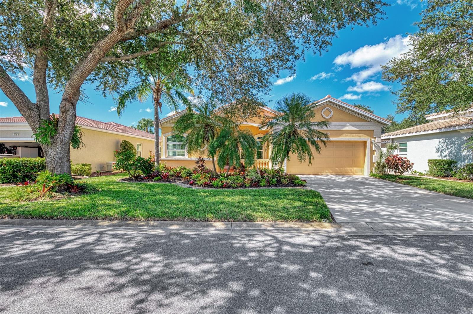 219 RIO TERRA Property Photo 1