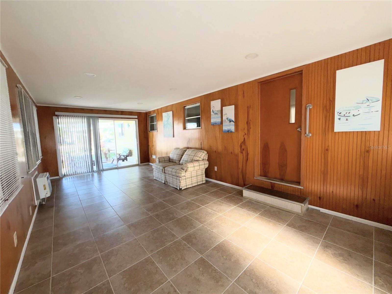 802 Turf Property Photo 6
