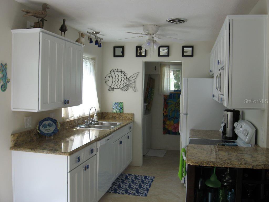 411 S Pine St Property Photo 5