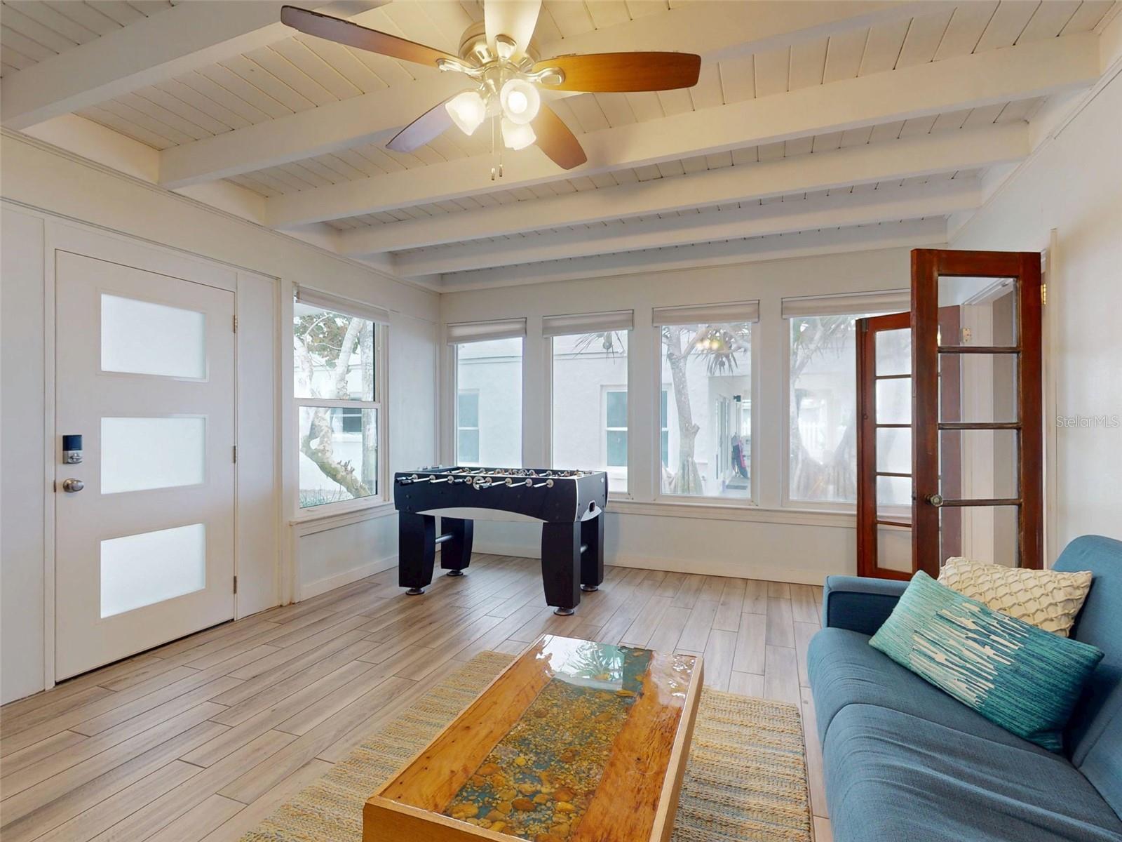 1011 Hill St Property Photo 3