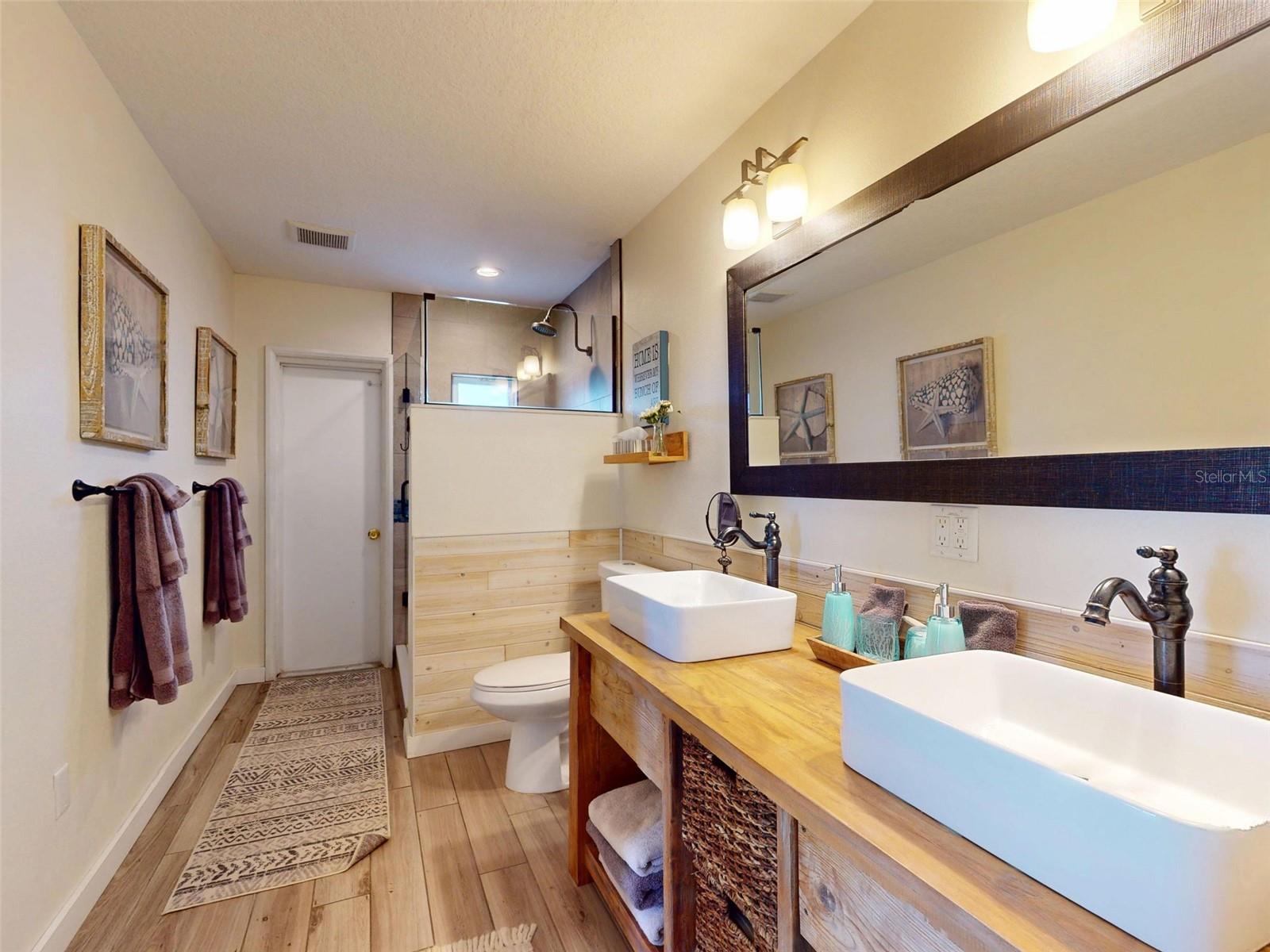 1011 Hill St Property Photo 19