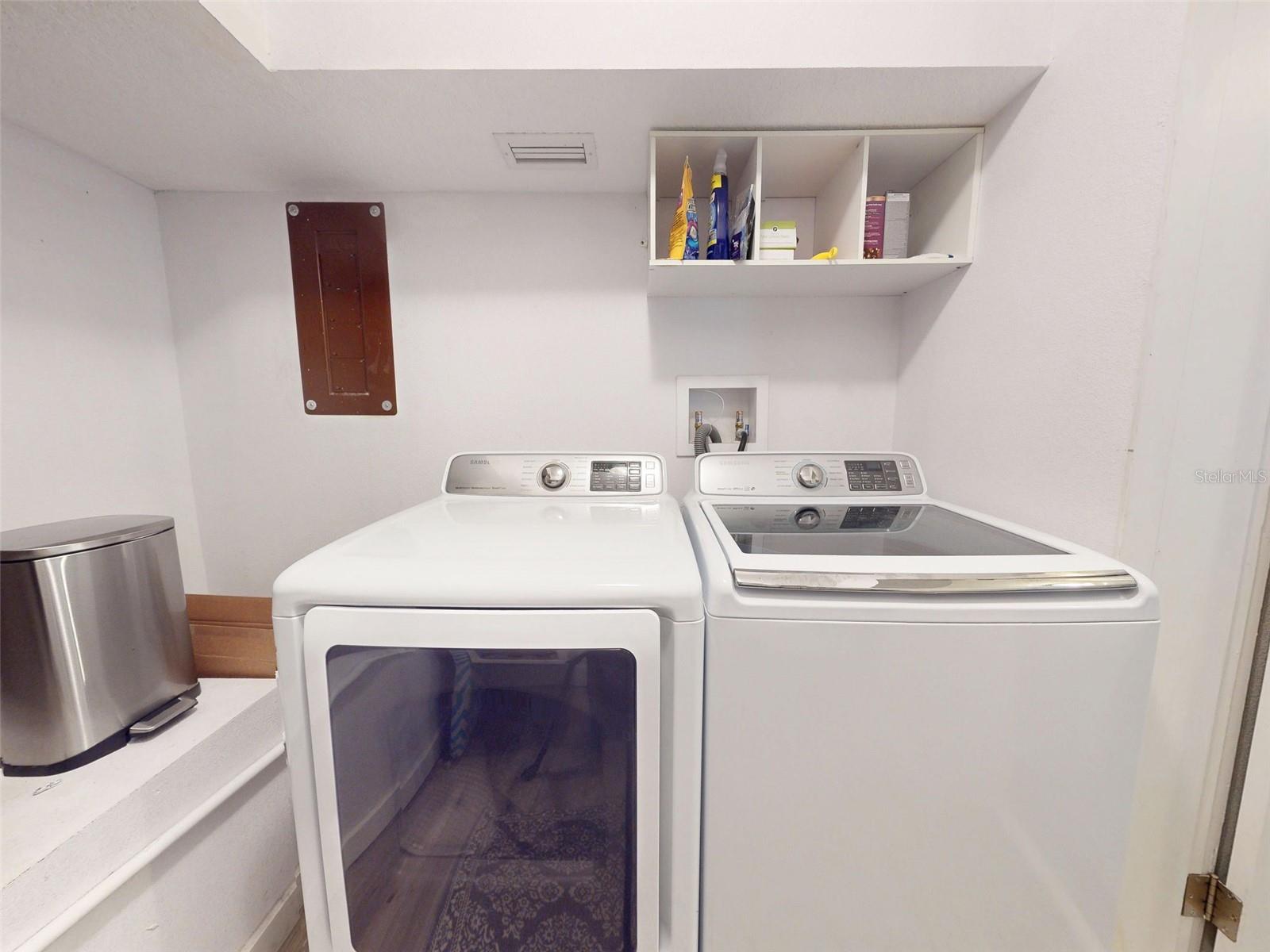 1011 Hill St Property Photo 25