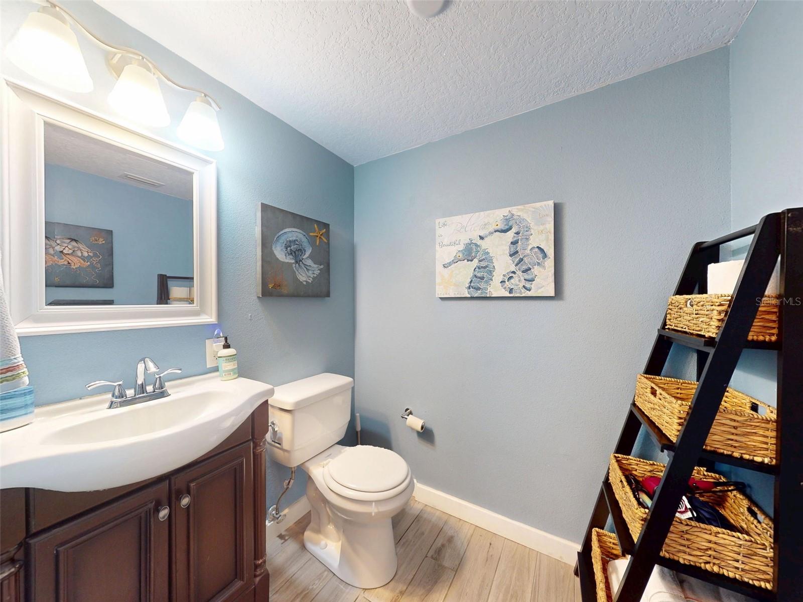 1011 Hill St Property Photo 26