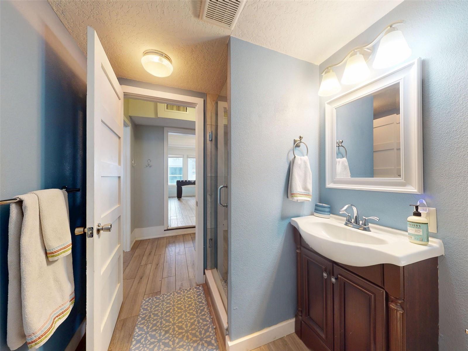 1011 Hill St Property Photo 27