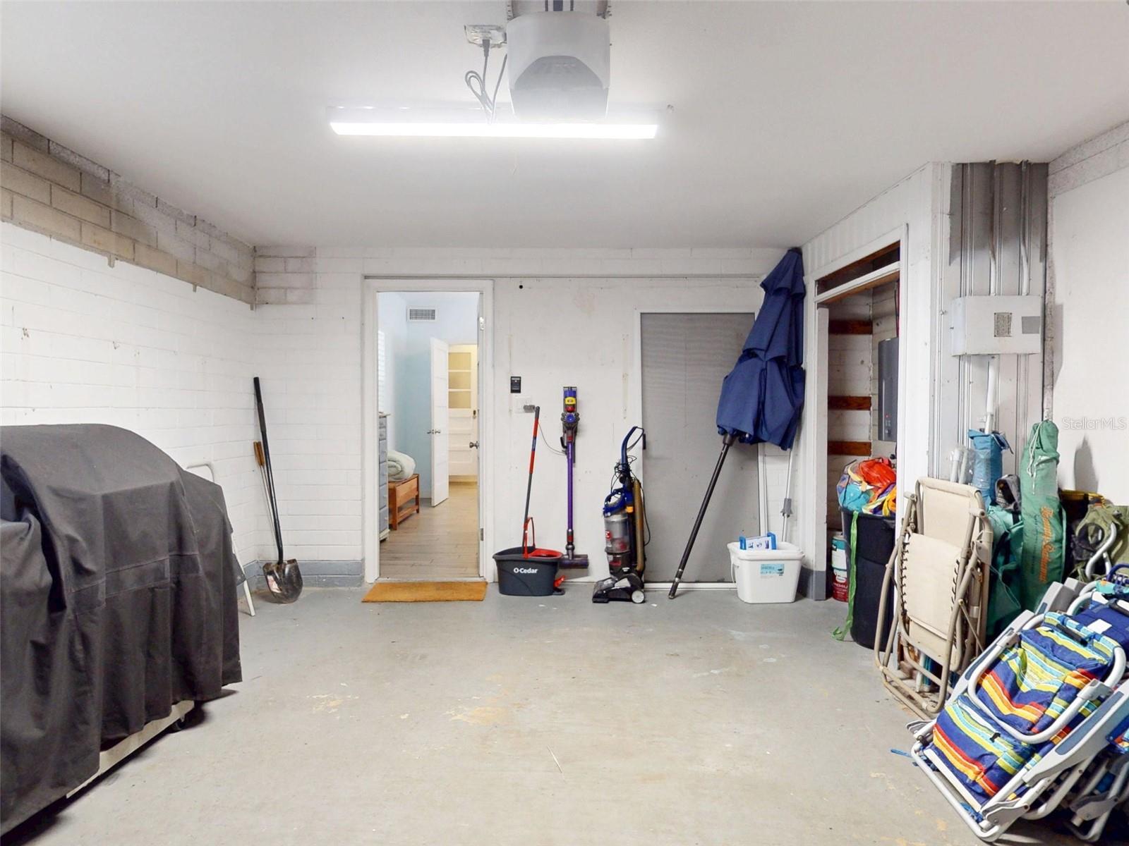 1011 Hill St Property Photo 31