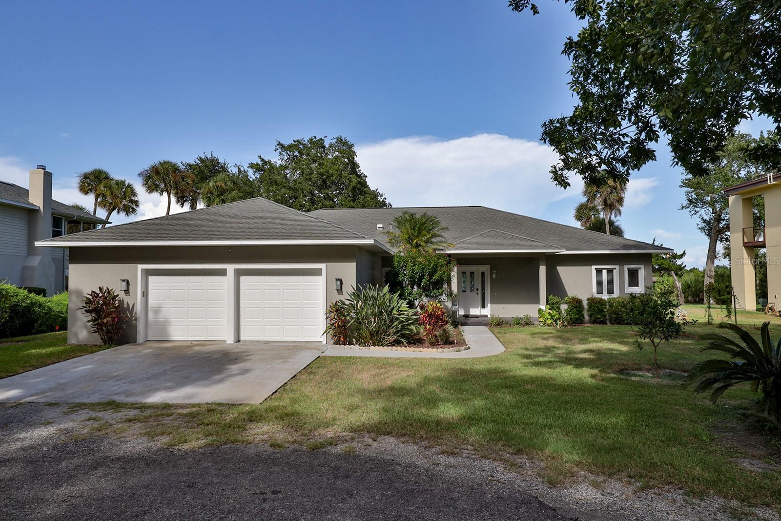 2437 Swordfish Ln Property Photo 2