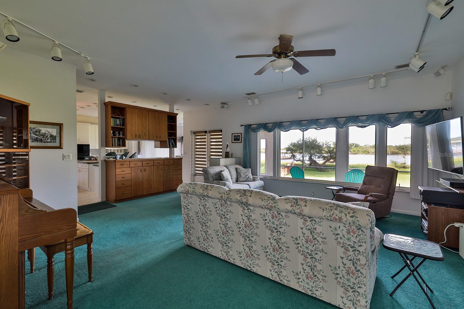 2437 Swordfish Ln Property Photo 5